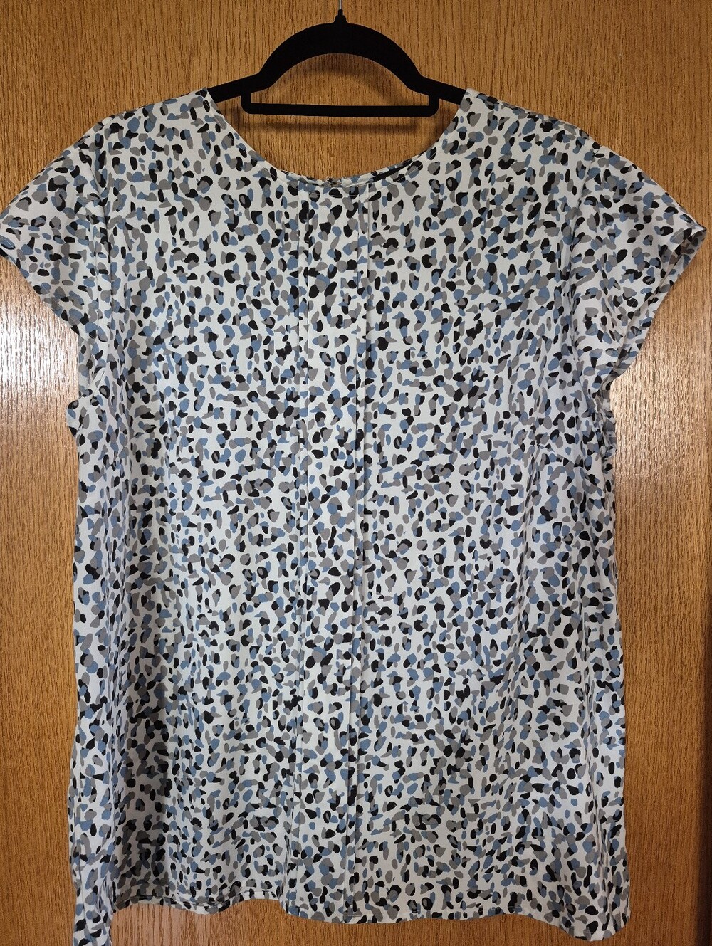 Ann Taylor Blue & Gray Print Cap Sleeve Blouse - Picture 2 of 6